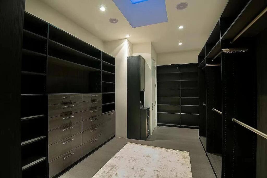 Luxurious Beverly Hills Mansion,Pool,Sauna,Theater