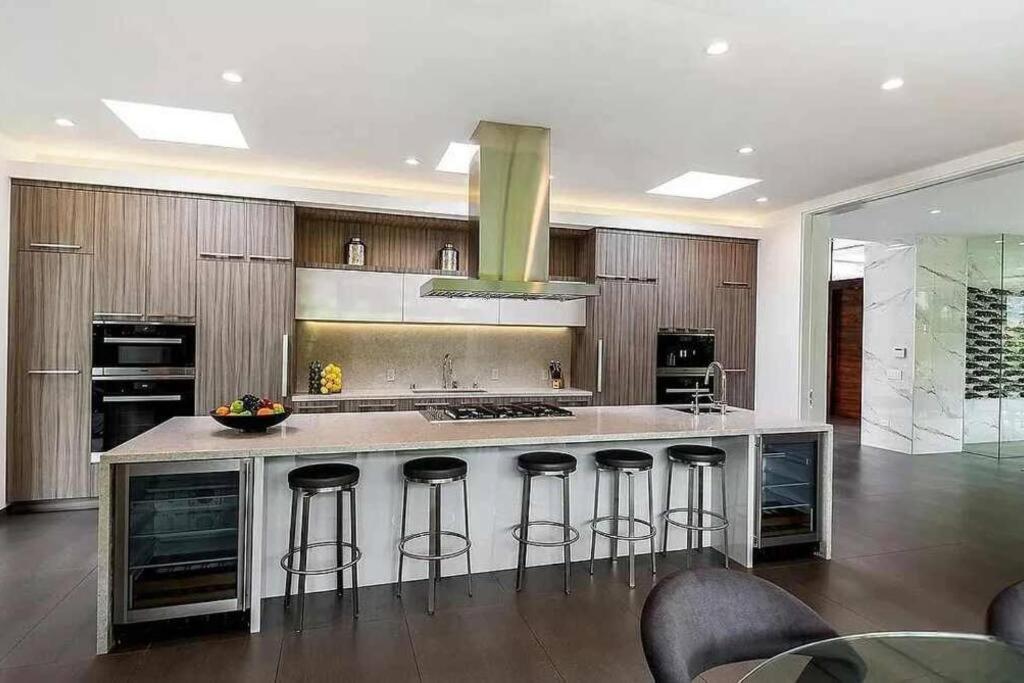 Luxurious Beverly Hills Mansion,Pool,Sauna,Theater