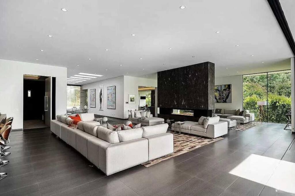 Luxurious Beverly Hills Mansion,Pool,Sauna,Theater