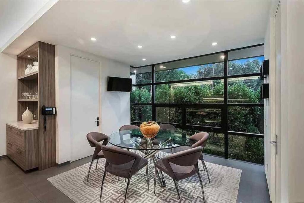 Luxurious Beverly Hills Mansion,Pool,Sauna,Theater