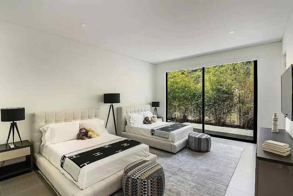 Luxurious Beverly Hills Mansion,Pool,Sauna,Theater