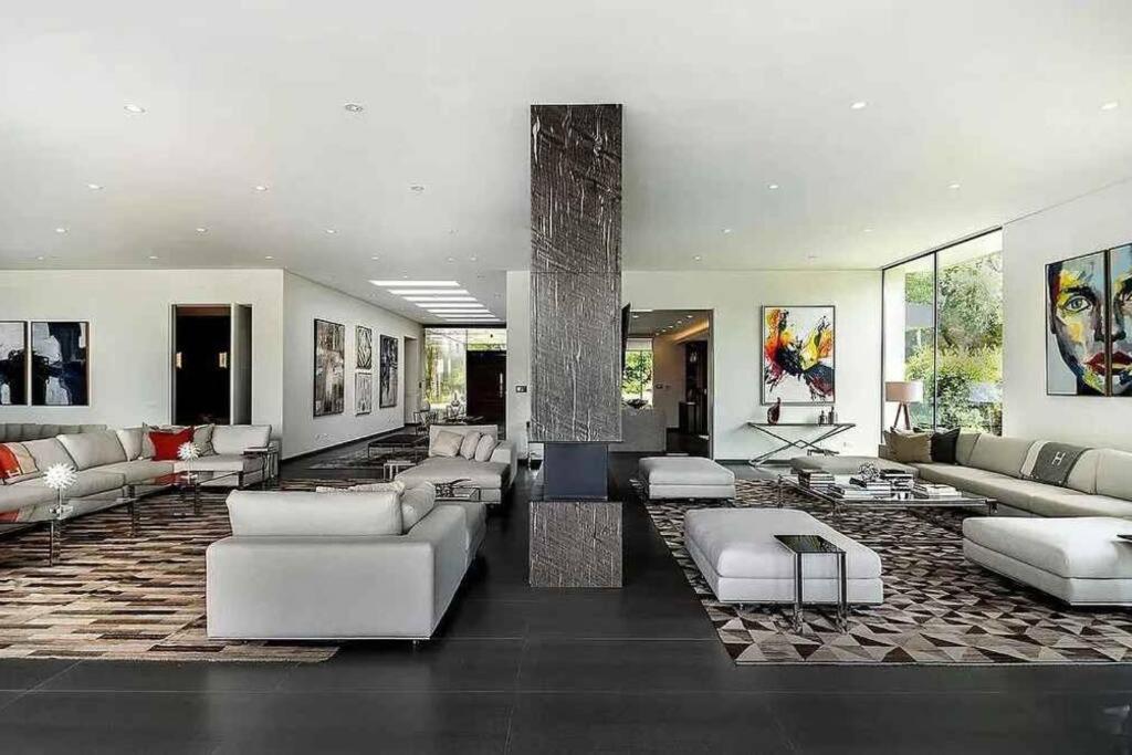 Luxurious Beverly Hills Mansion,Pool,Sauna,Theater