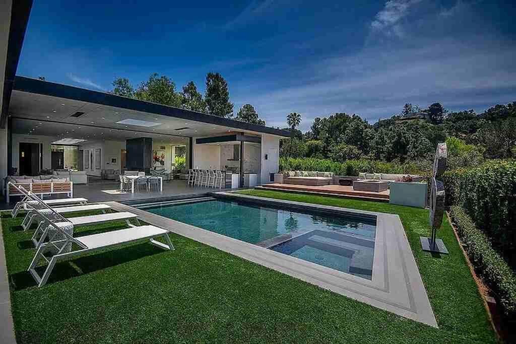 Luxurious Beverly Hills Mansion,Pool,Sauna,Theater