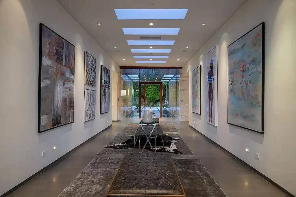 Luxurious Beverly Hills Mansion,Pool,Sauna,Theater