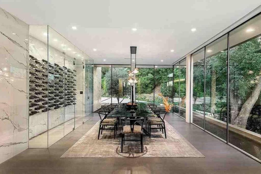 Luxurious Beverly Hills Mansion,Pool,Sauna,Theater