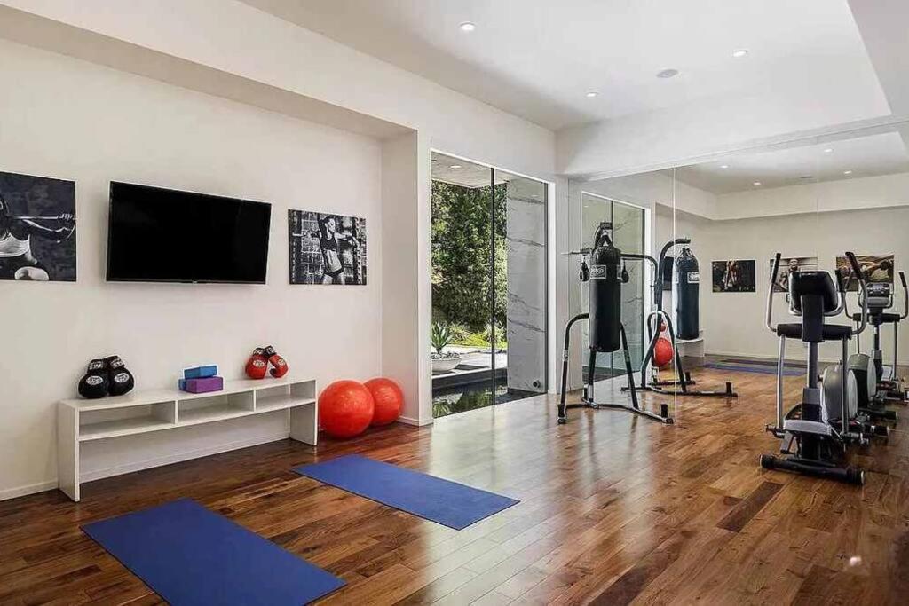 Luxurious Beverly Hills Mansion,Pool,Sauna,Theater