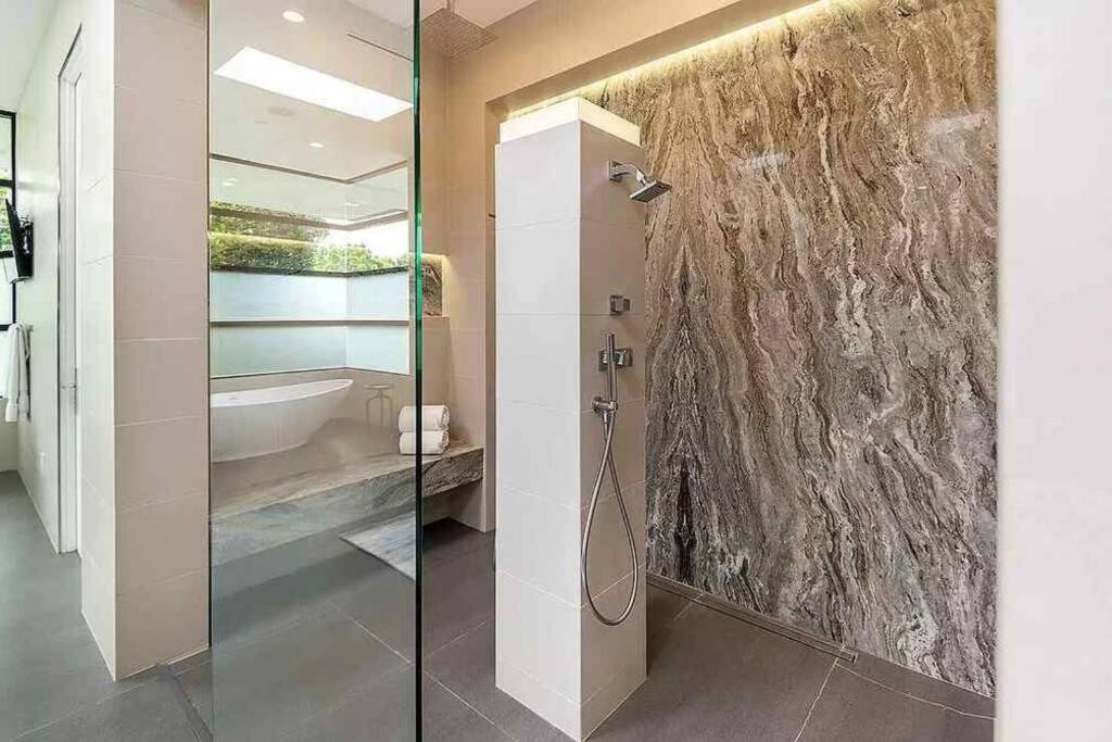 Luxurious Beverly Hills Mansion,Pool,Sauna,Theater