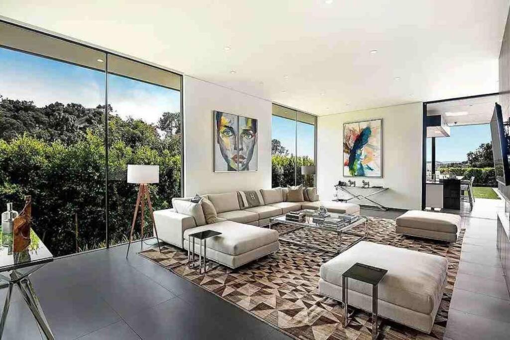 Luxurious Beverly Hills Mansion,Pool,Sauna,Theater