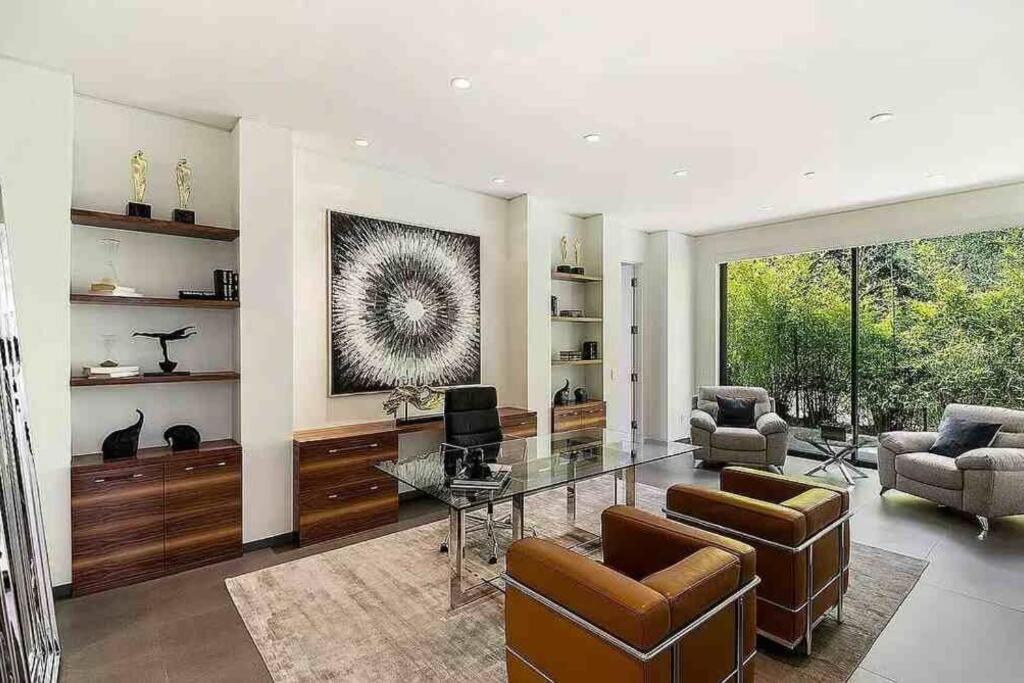 Luxurious Beverly Hills Mansion,Pool,Sauna,Theater