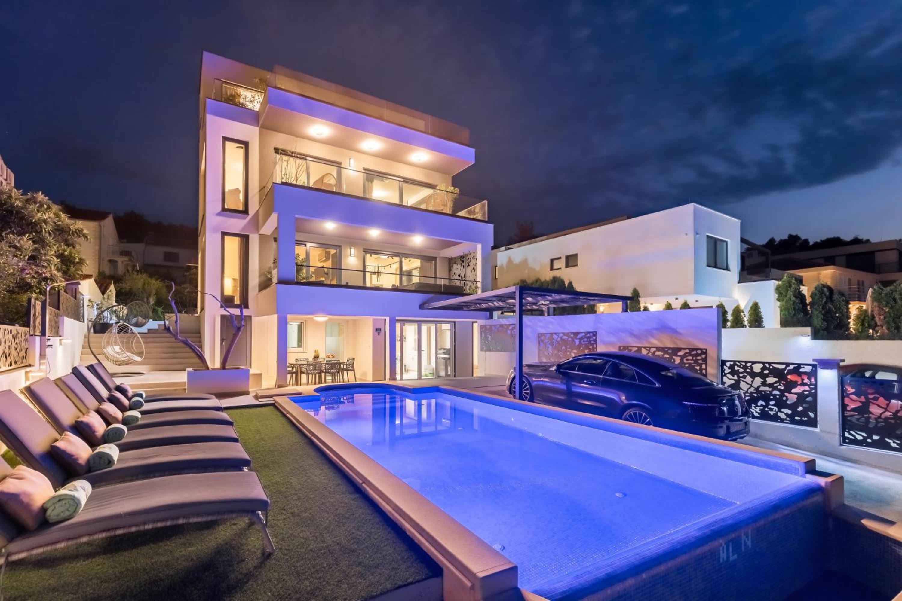 De luxe Villa Palace Al Nera 2 swimming pools at sea view 2