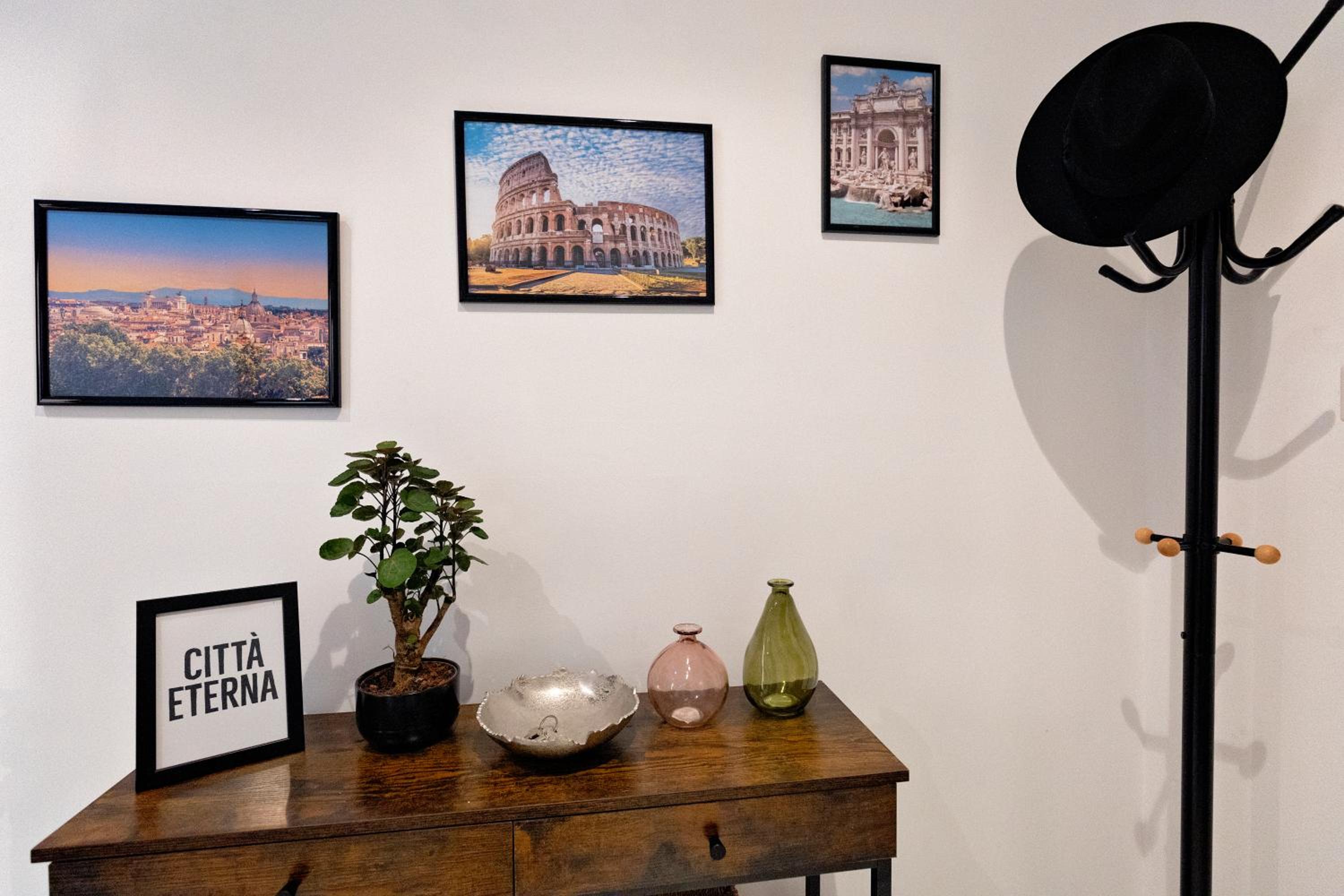 Metro at the door- Colosseo 6 min- 2BR AC WiFi