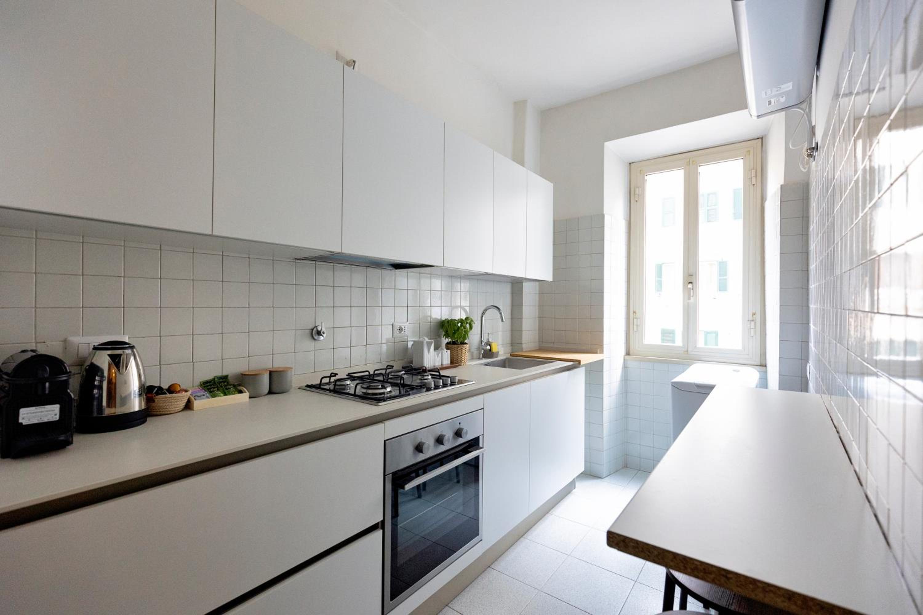 Metro at the door- Colosseo 6 min- 2BR AC WiFi