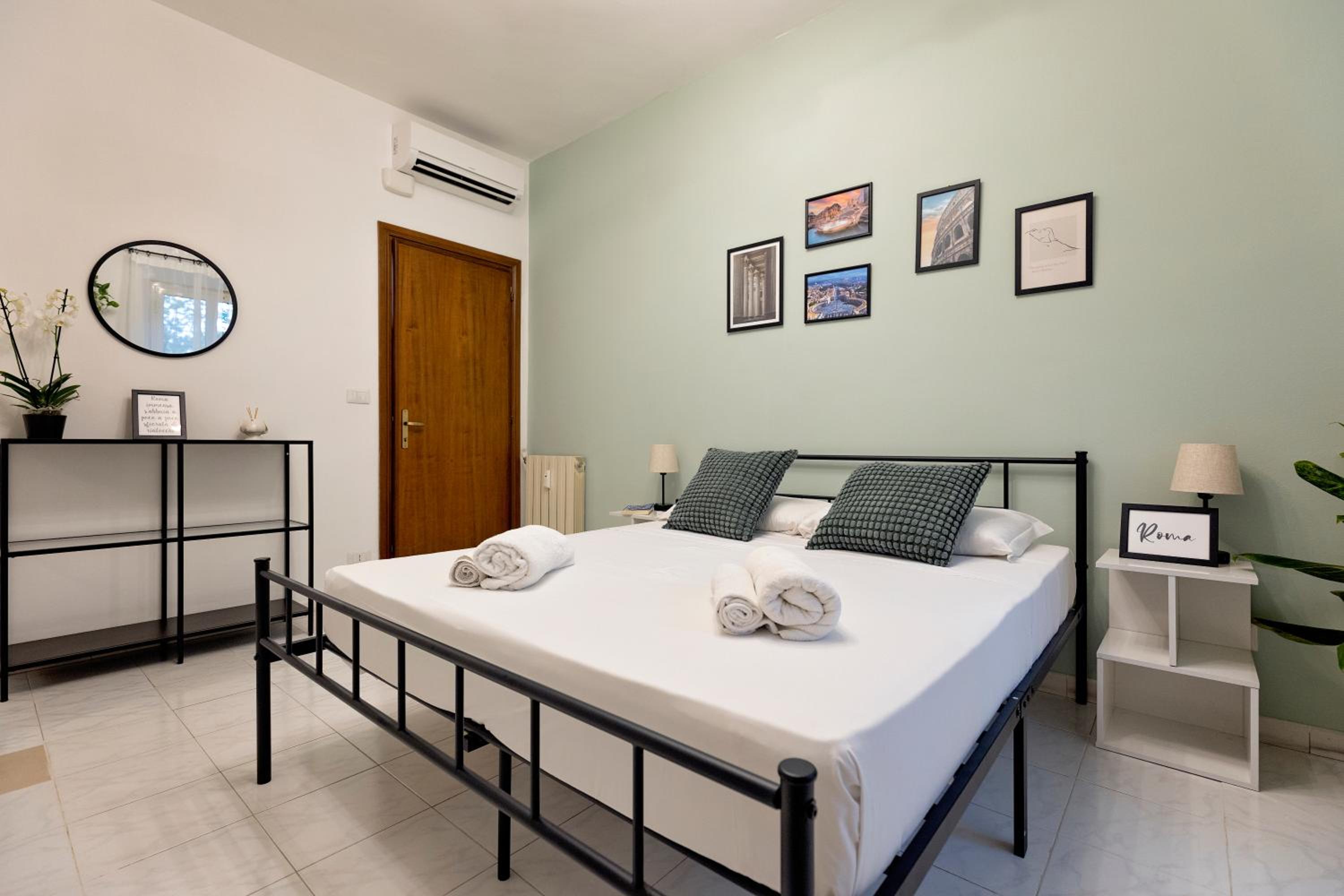 Metro at the door- Colosseo 6 min- 2BR AC WiFi
