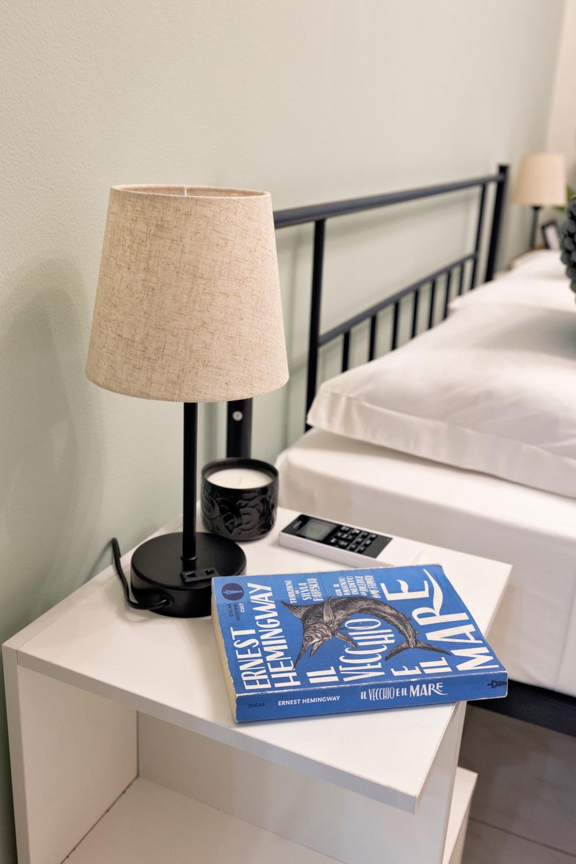 Metro at the door- Colosseo 6 min- 2BR AC WiFi