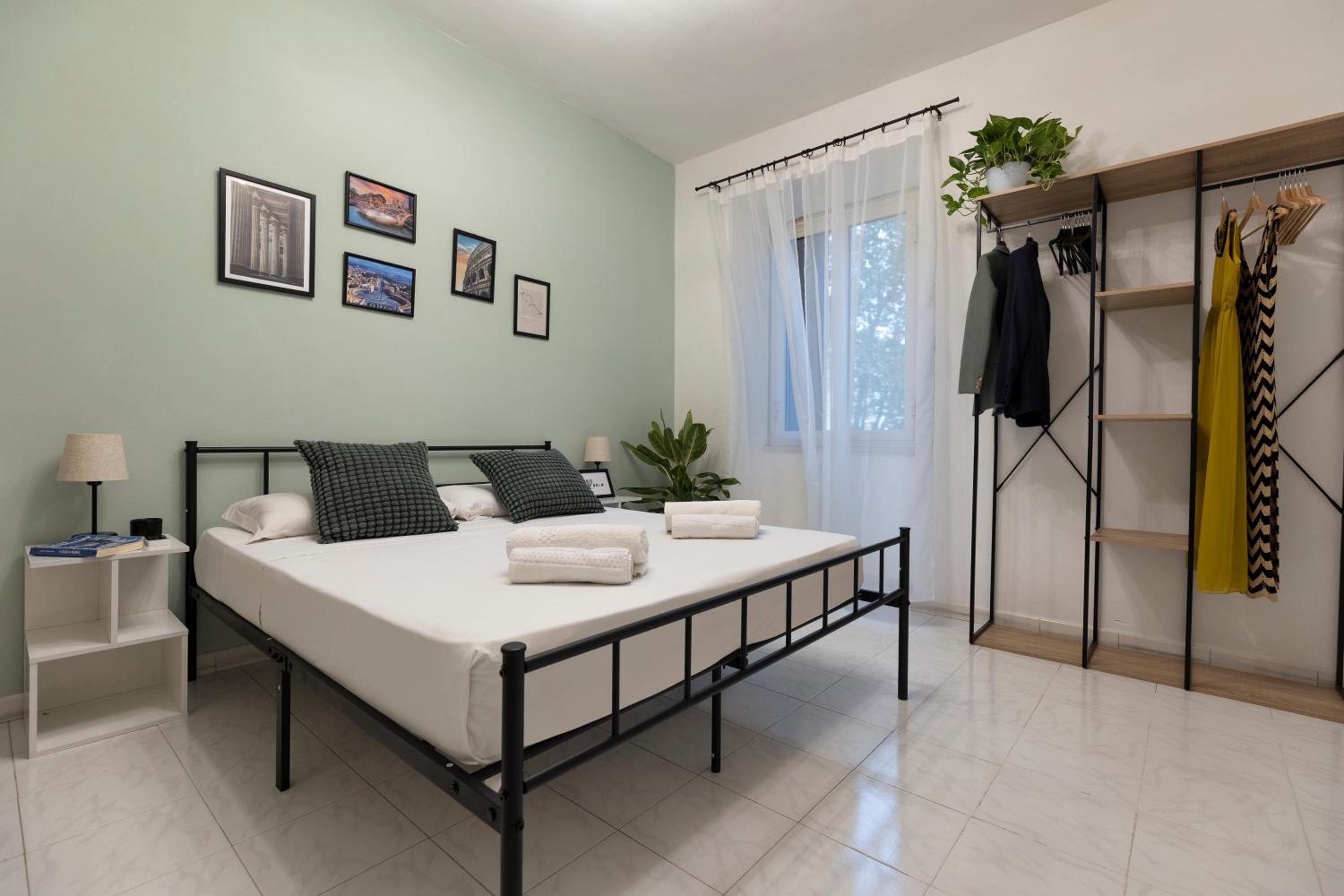 Metro at the door- Colosseo 6 min- 2BR AC WiFi