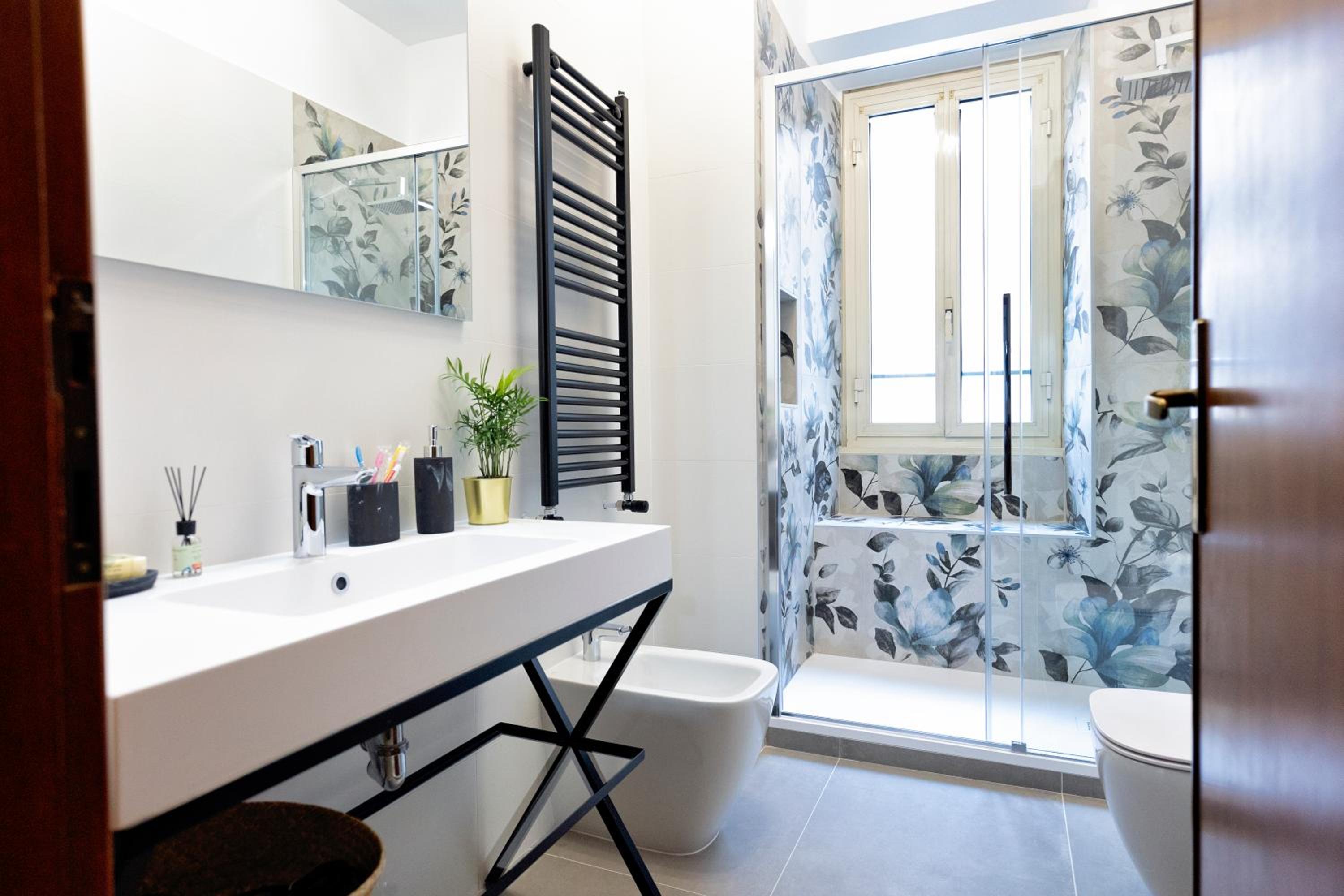 Metro at the door- Colosseo 6 min- 2BR AC WiFi