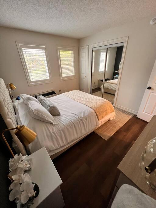 The Perfect Getaway in Renovated Corner Unit