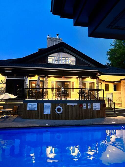 The Perfect Getaway in Renovated Corner Unit