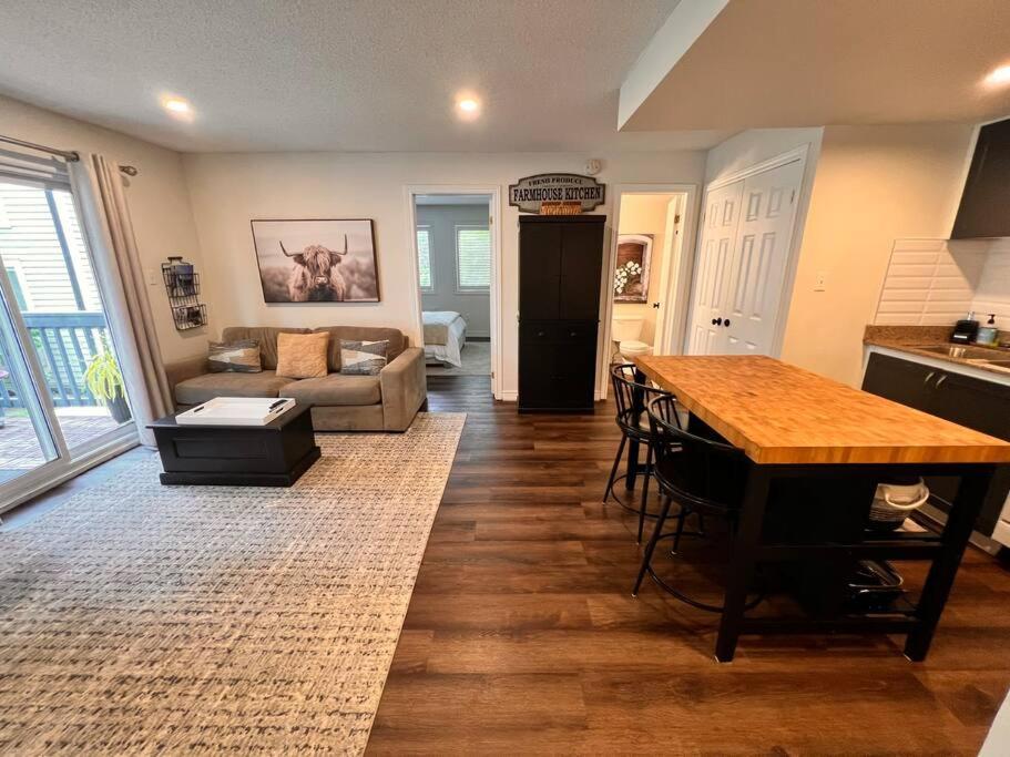 The Perfect Getaway in Renovated Corner Unit