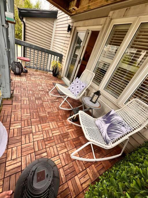 The Perfect Getaway in Renovated Corner Unit