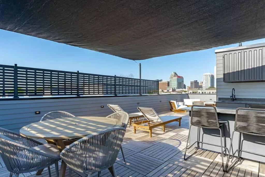 Modern 4br - Heart of Downtown Raleigh - Views! view 5