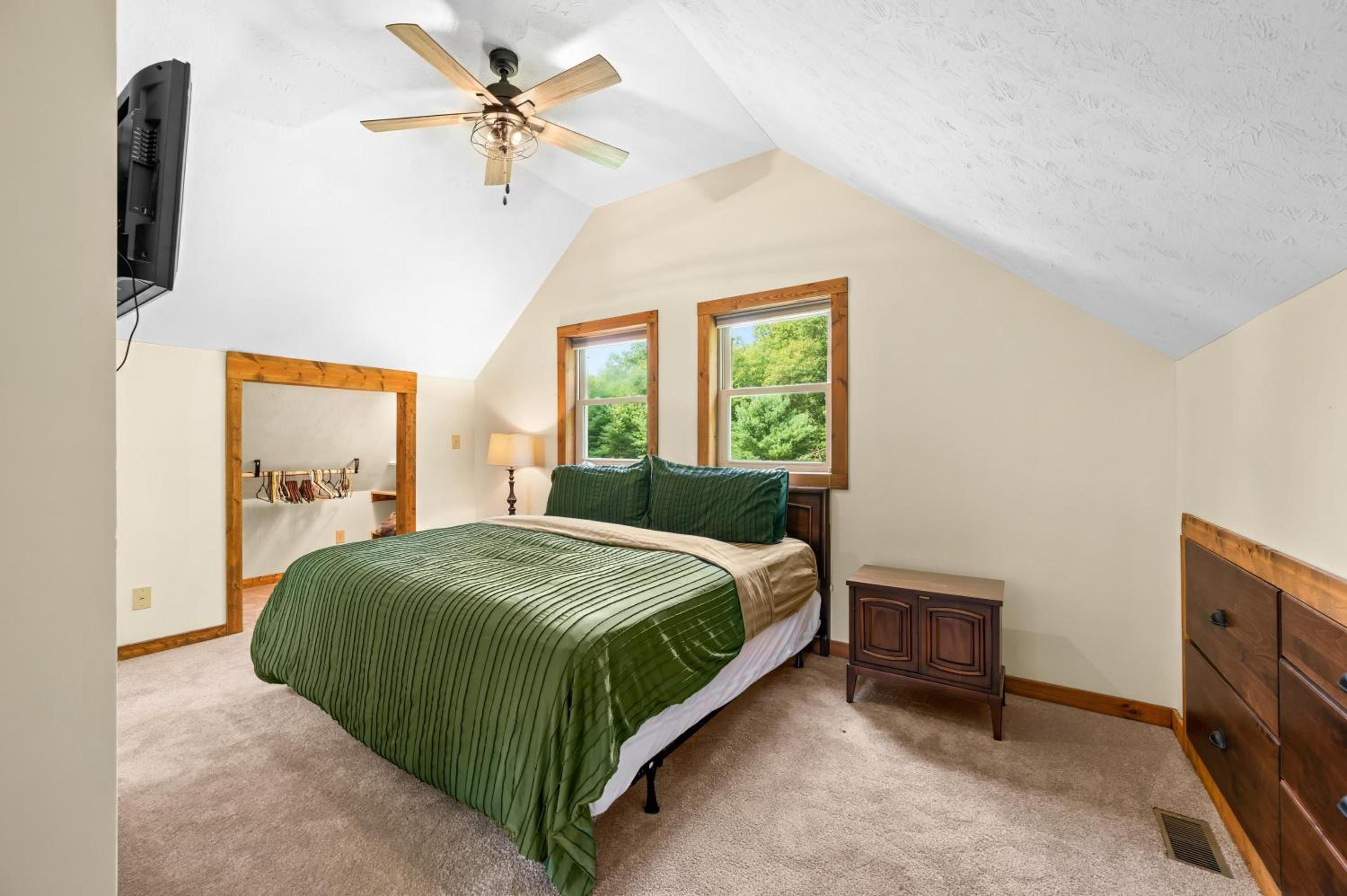 9 Oaks Log Cabin Of Brown County - Property Image 36