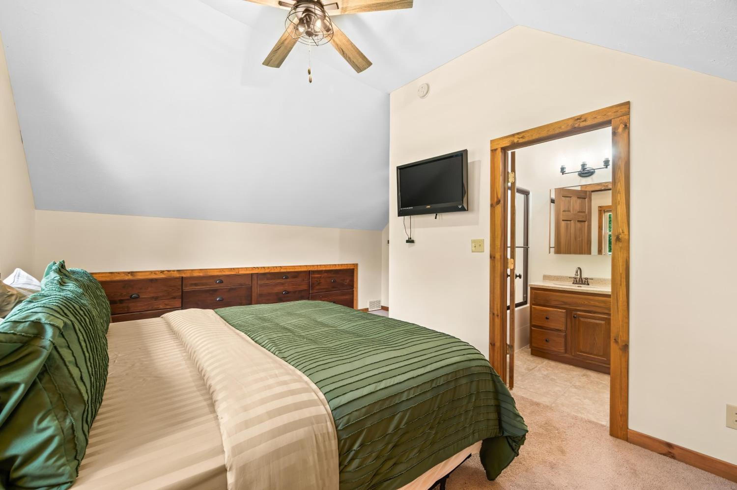 9 Oaks Log Cabin Of Brown County - Property Image 38