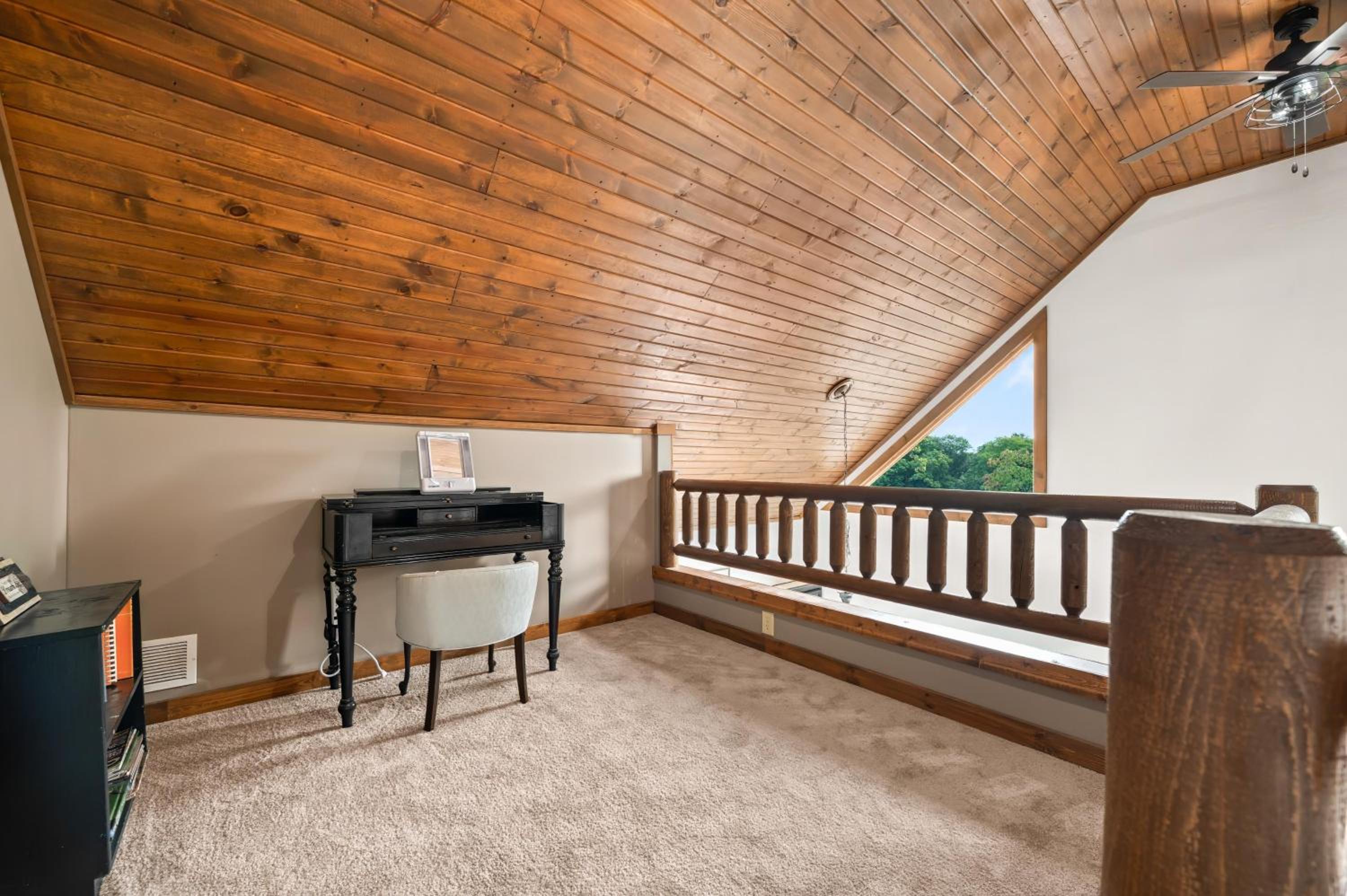 9 Oaks Log Cabin Of Brown County - Property Image 3