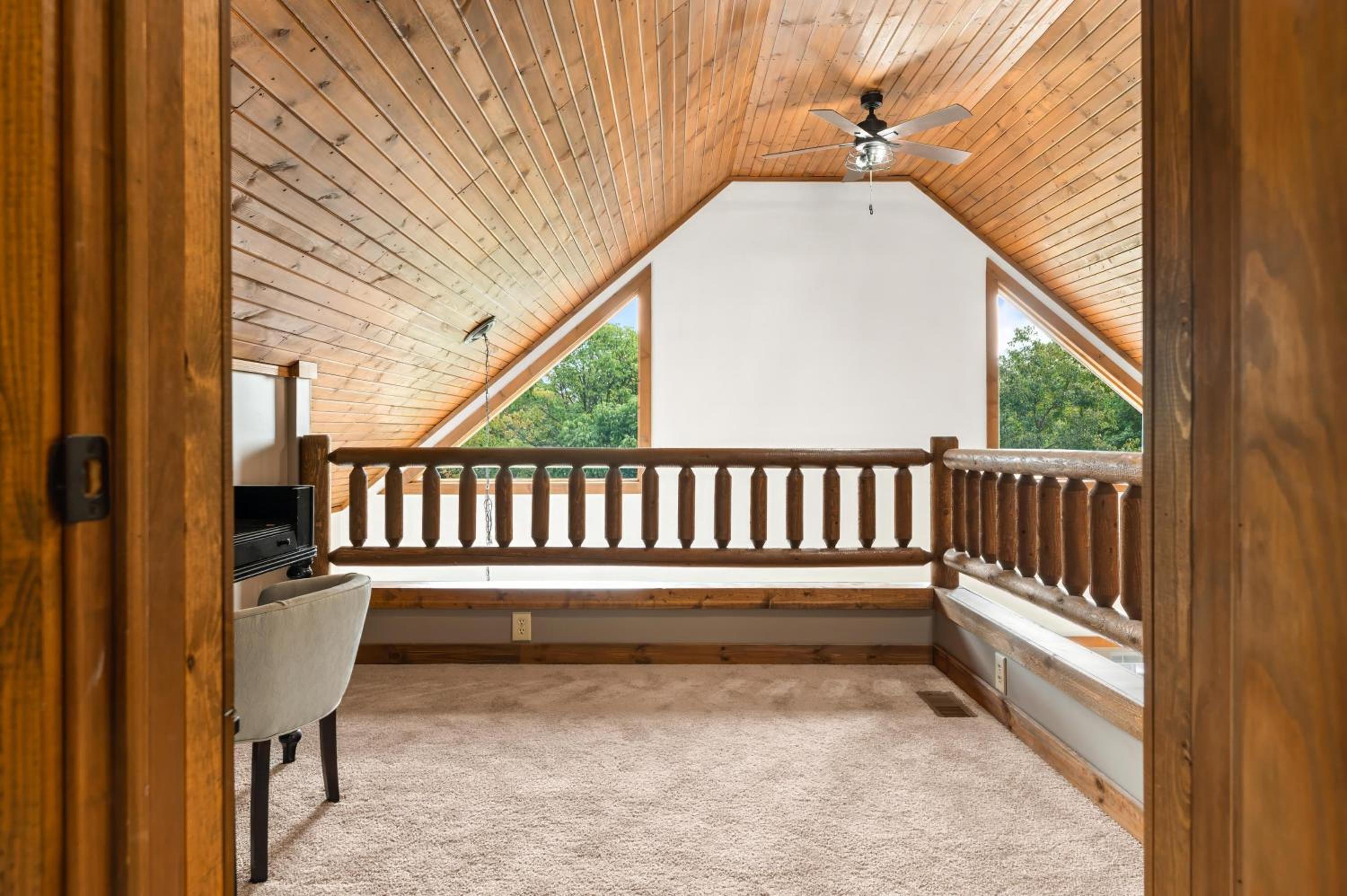 9 Oaks Log Cabin Of Brown County - Property Image 10