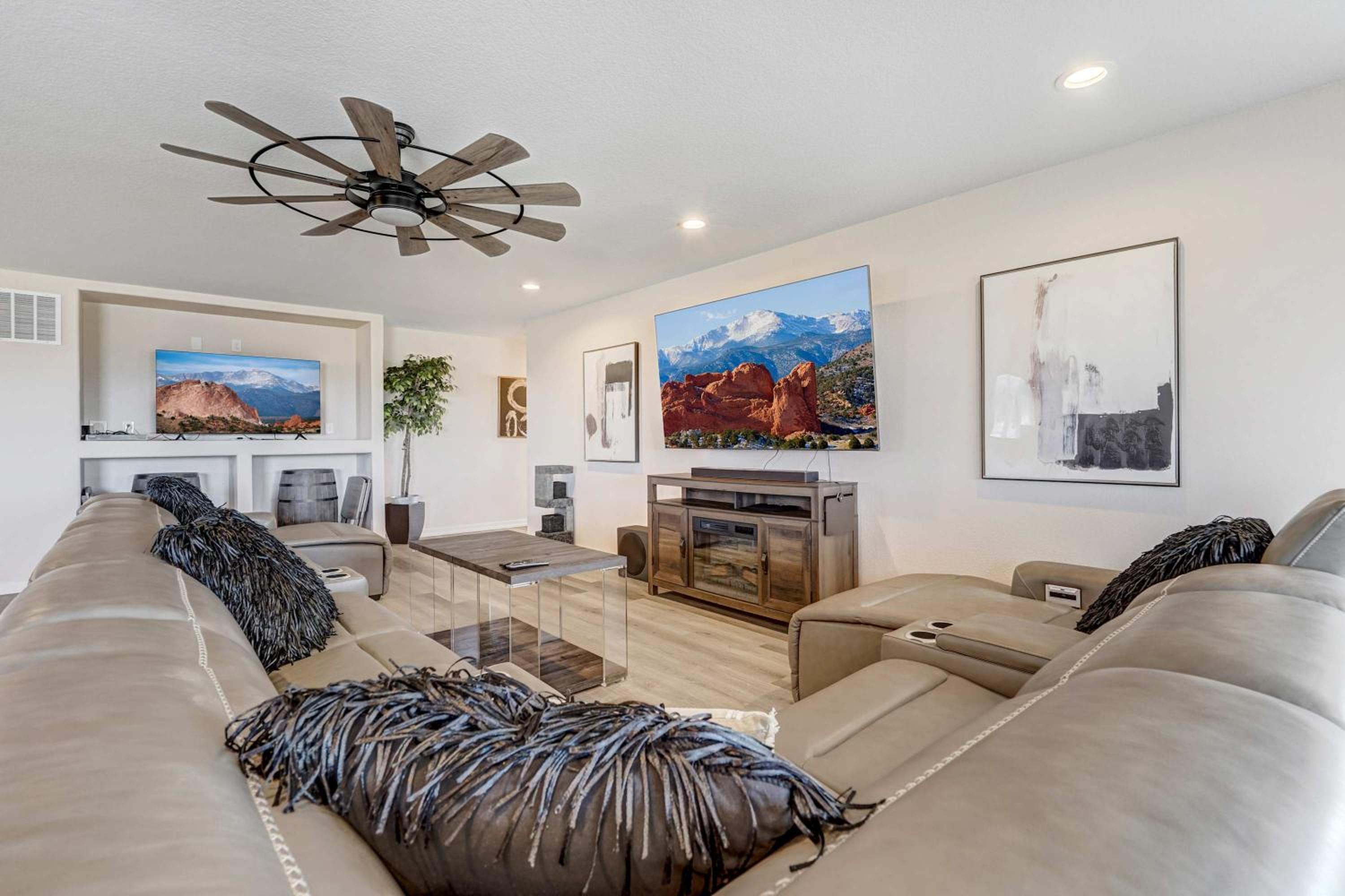 Luxury 4BD Retreat Game Room Panoramic View view 4