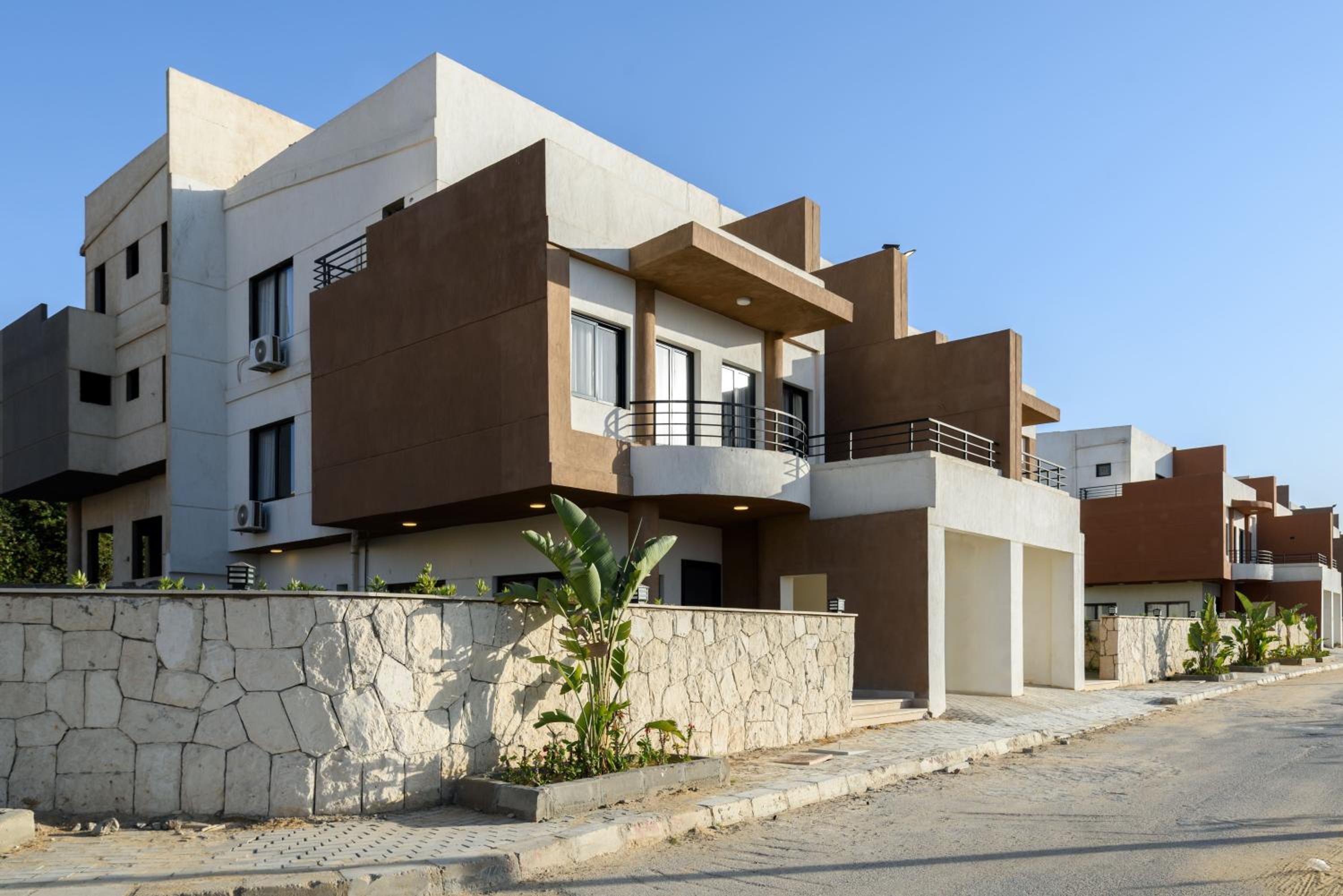 Golden 4BR Villas by Travelholic