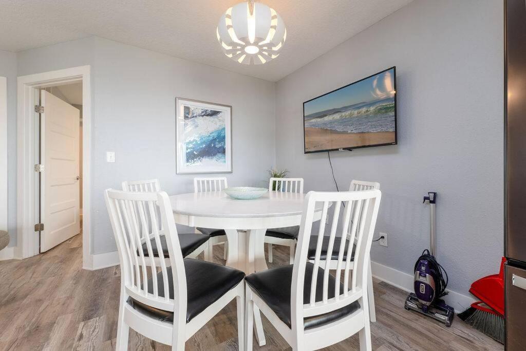 Be A Nomad - 3BR Oceanfront Apartment - Beach Access - Jacksonville Beach view 5