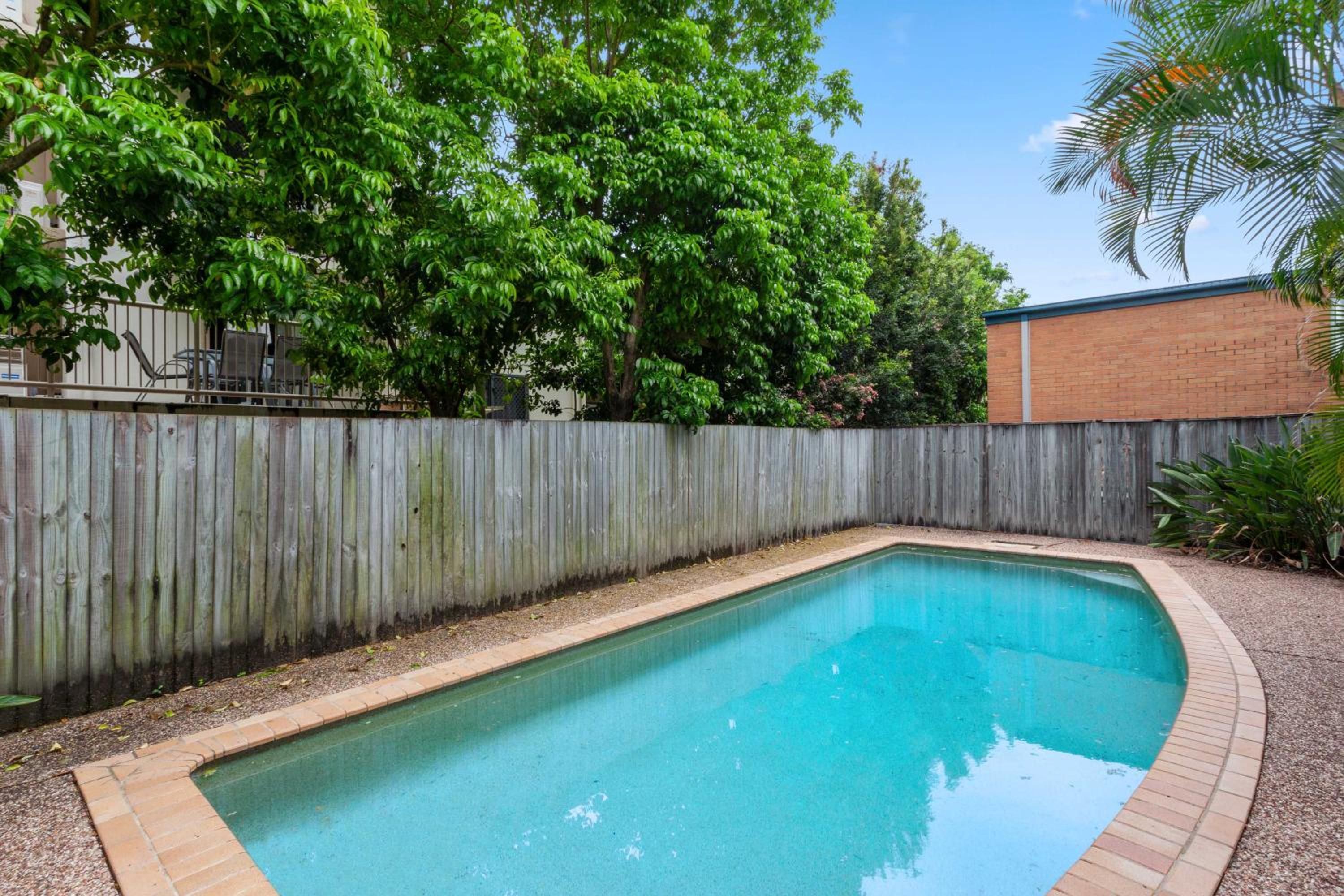 Private Burleigh Retreat, Short Walk to Beach