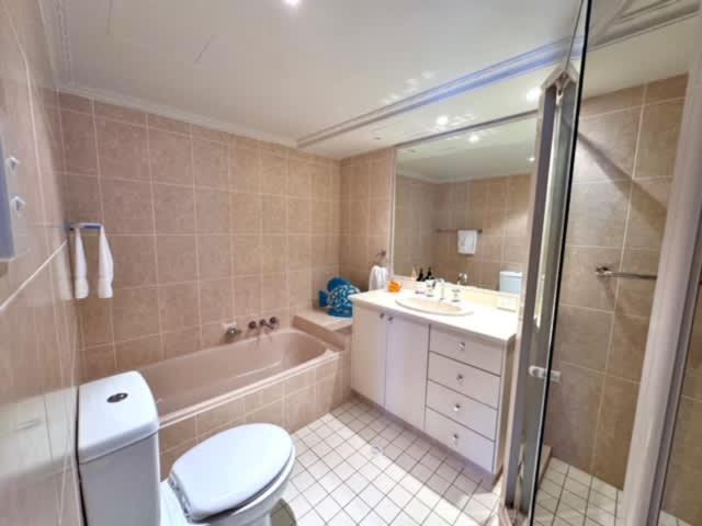 Surfers Paradise Beachfront Pool and Views