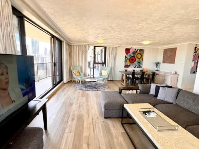 Surfers Paradise Beachfront Pool and Views