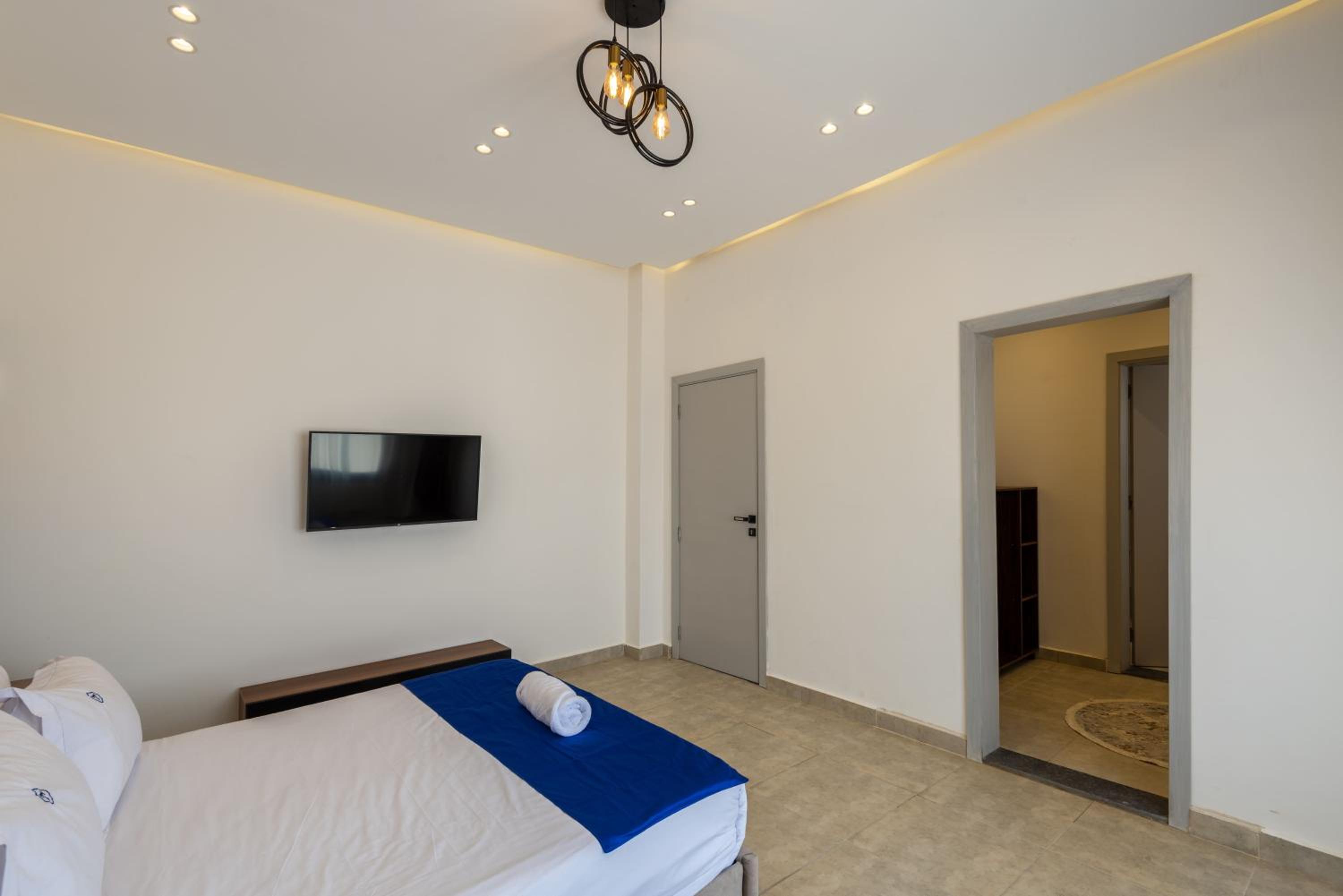 Golden 4BR Villas by Travelholic