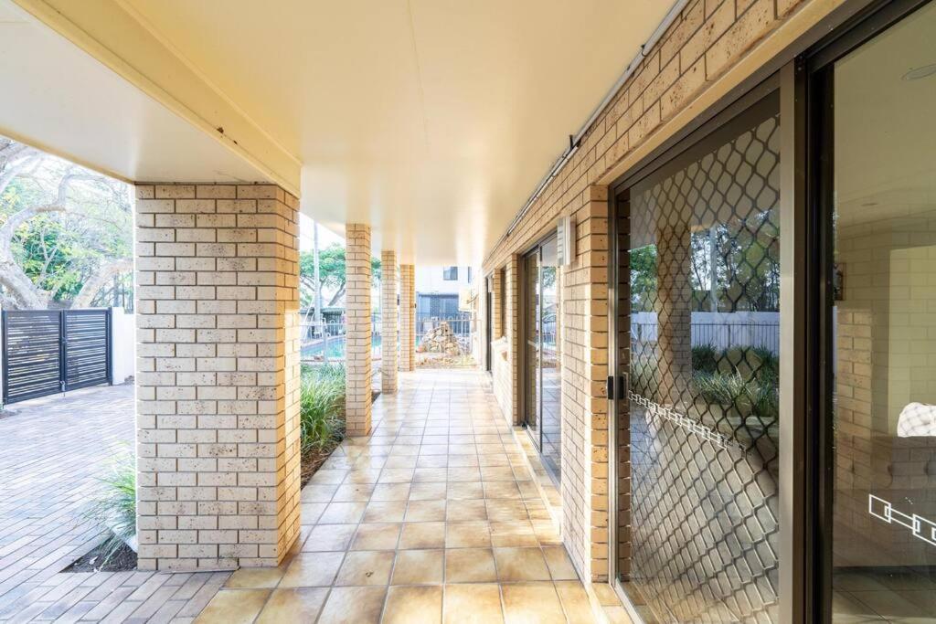 Bright Sunnybank Getaway - 4BR 2BA