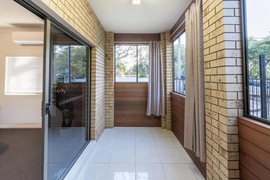 Bright Sunnybank Getaway - 4BR 2BA