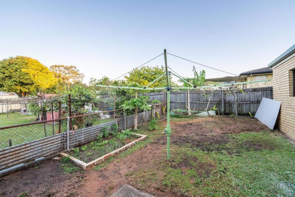 Bright Sunnybank Getaway - 4BR 2BA