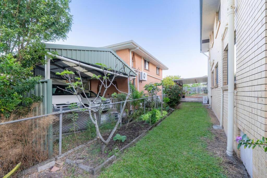 Bright Sunnybank Getaway - 4BR 2BA