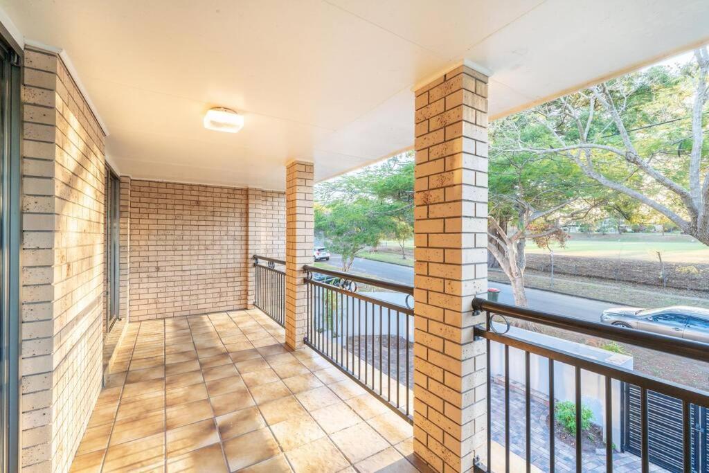 Bright Sunnybank Getaway - 4BR 2BA