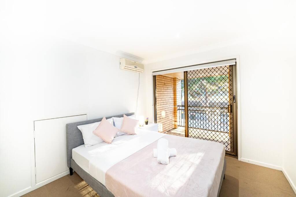 Bright Sunnybank Getaway - 4BR 2BA