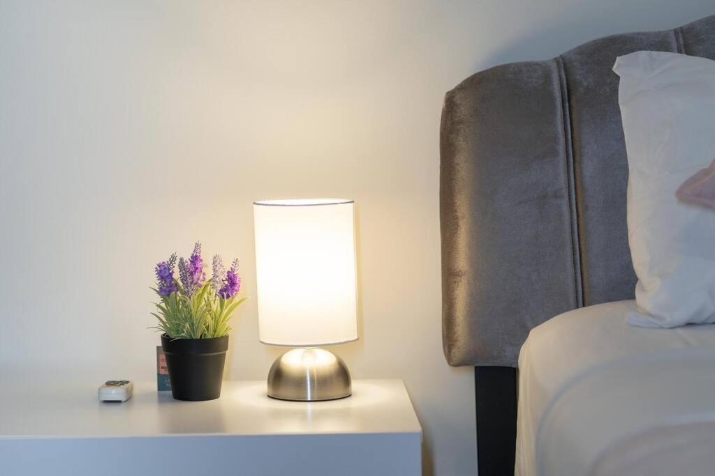 Bright Sunnybank Getaway - 4BR 2BA