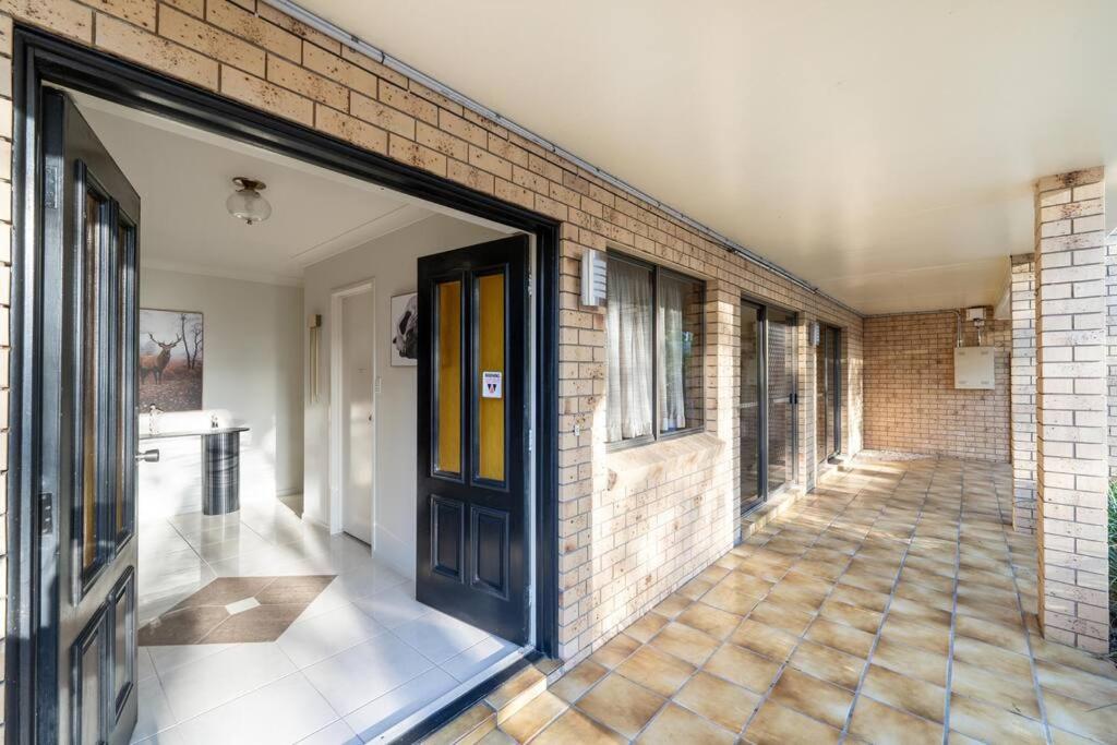 Bright Sunnybank Getaway - 4BR 2BA