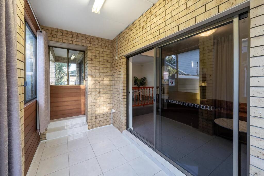 Bright Sunnybank Getaway - 4BR 2BA