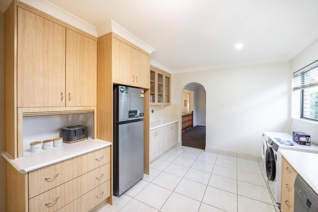 Bright Sunnybank Getaway - 4BR 2BA