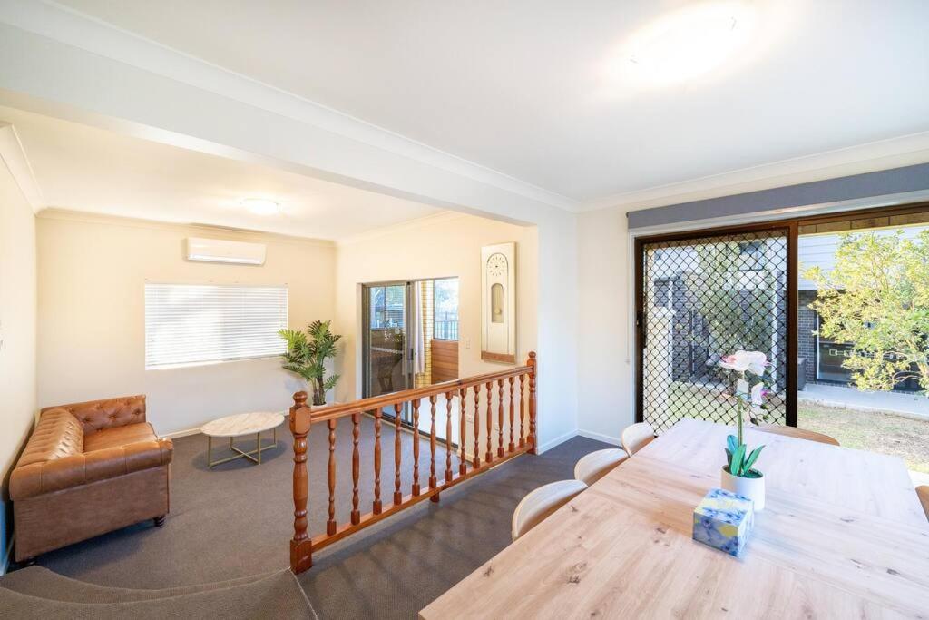 Bright Sunnybank Getaway - 4BR 2BA
