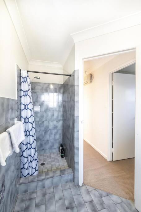 Bright Sunnybank Getaway - 4BR 2BA