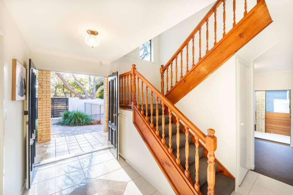 Bright Sunnybank Getaway - 4BR 2BA