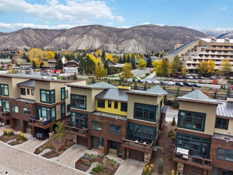 Riverfront Townhome 12 by East West Hospitality view 5